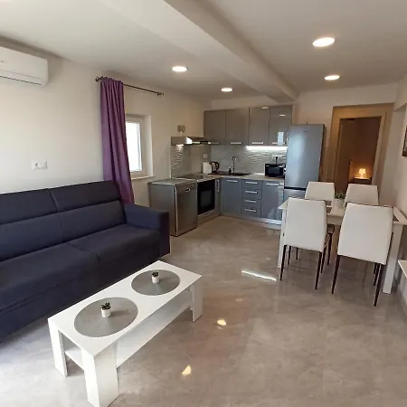 Hill With Private Pool * マカルスカ