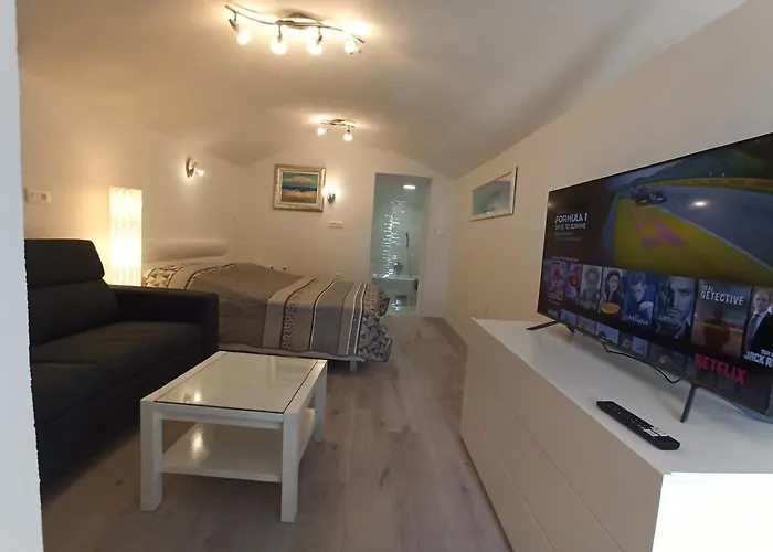 Hill With Private Pool וילה