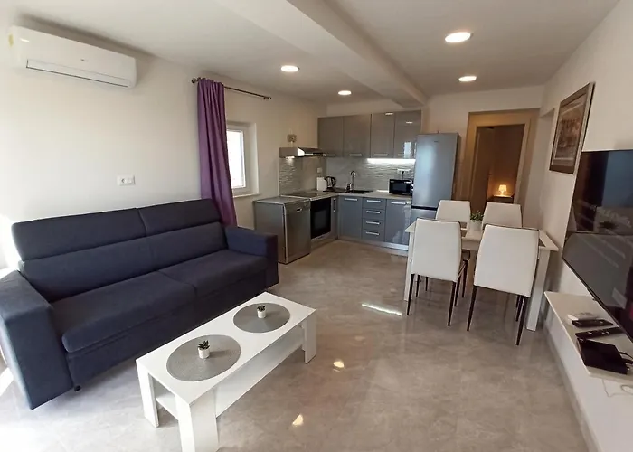 Hill With Private Pool * מאקרסקה