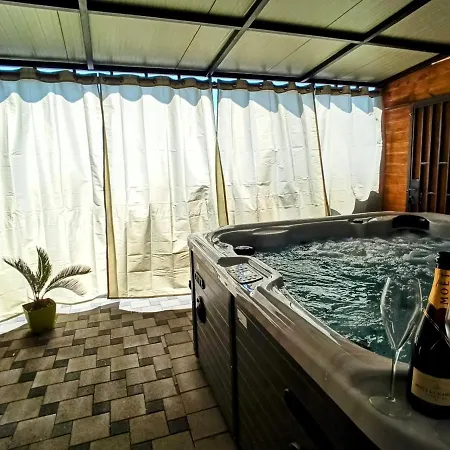 Villa Hill - Private Pool & Jacuzzi