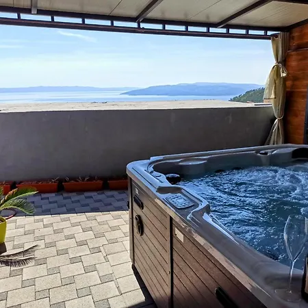 Hill - Private Pool & Jacuzzi